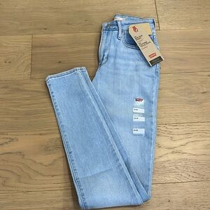 BNWT Levi’s 721 High Rise Skinny Hypersoft Jeans Size 24 x 30